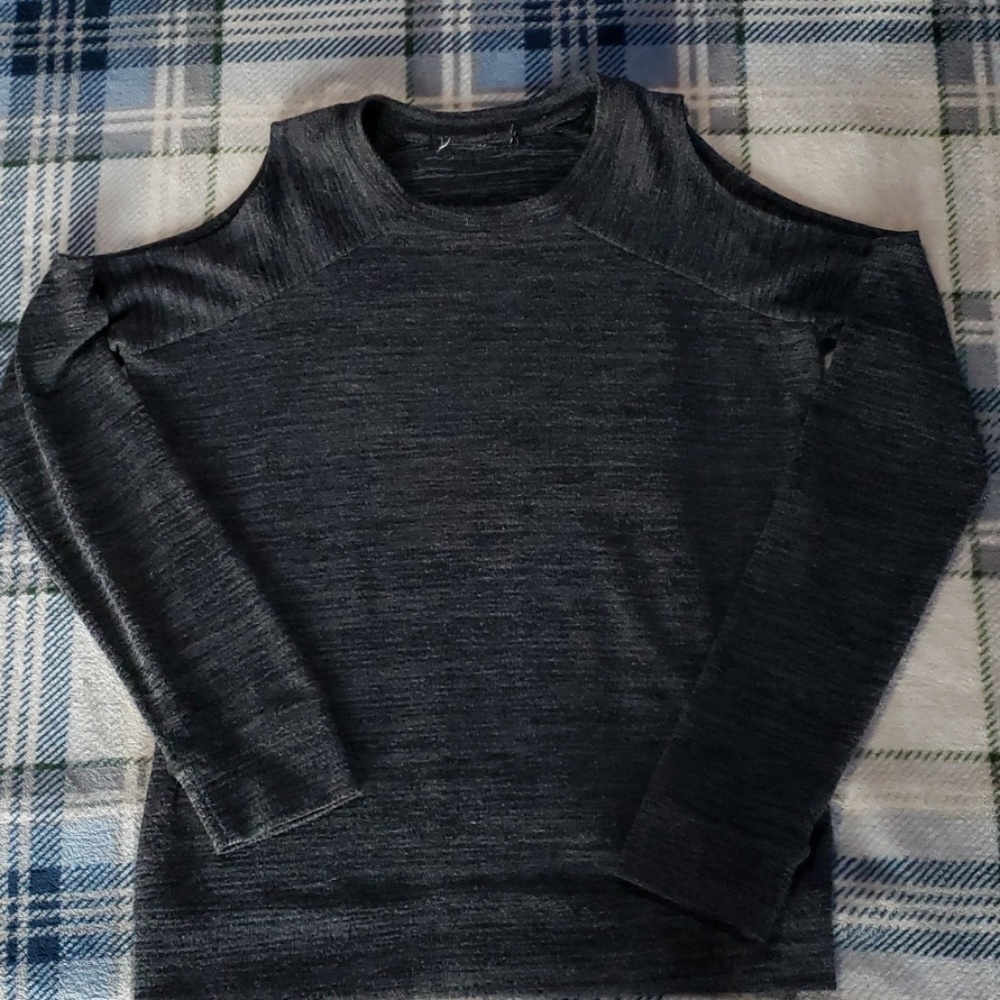 Could shoulder long sleeve tee